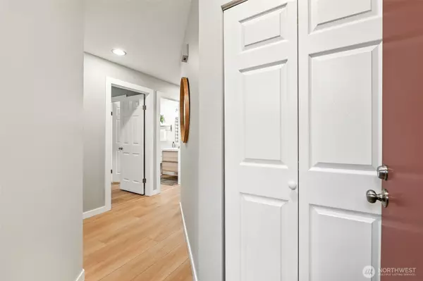Renton, WA 98056,3233 NE 12th ST #207