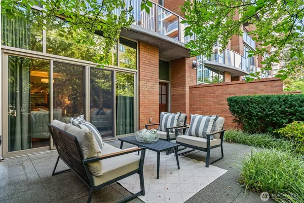 Bellevue, WA 98004,10616 NE 9th PL #TH4