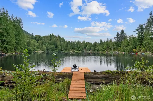 Enumclaw, WA 98022,37203 W Lake Walker