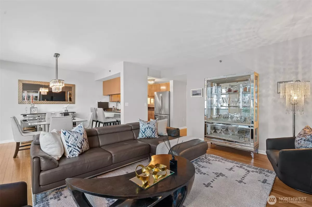 Bellevue, WA 98004,177 107th AVE NE #720