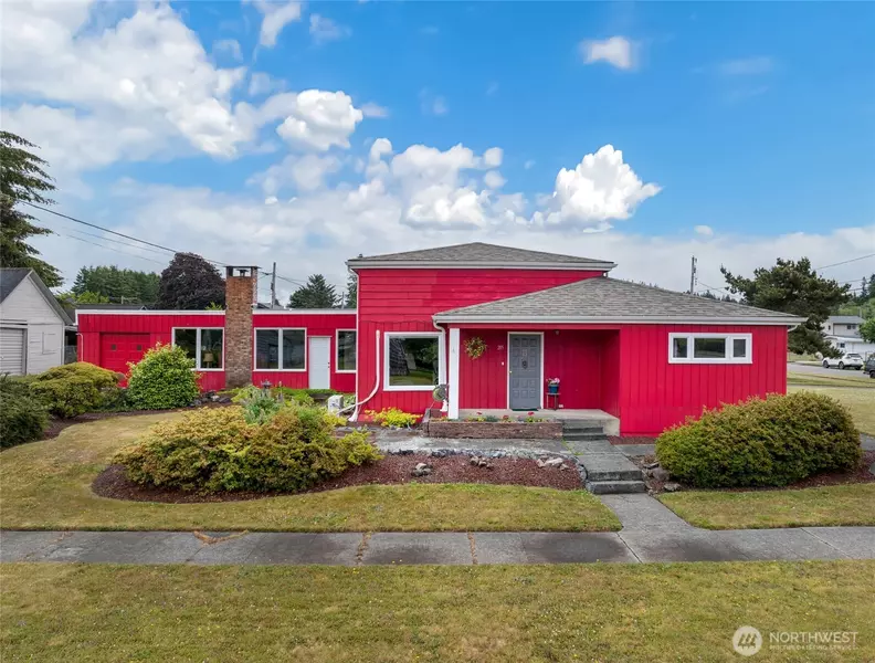 215 N H ST, Cosmopolis, WA 98537