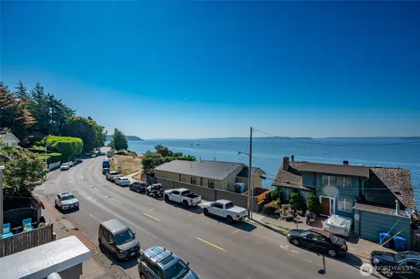 Seattle, WA 98116,4226 Beach DR SW #303