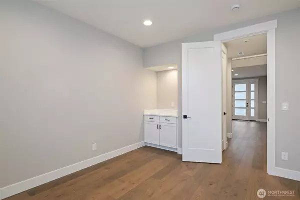 Seattle, WA 98178,7585 S 130th PL