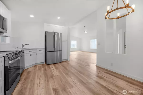 Kenmore, WA 98028,7301 NE 175th St ST #335