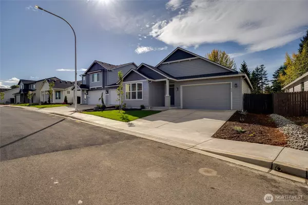 930 RW Fletcher ST, Winlock, WA 98596