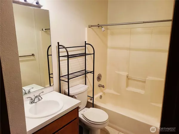 Seattle, WA 98125,14009 32nd AVE NE #101