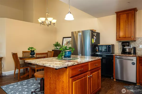 Longview, WA 98632,1548 River RD #401