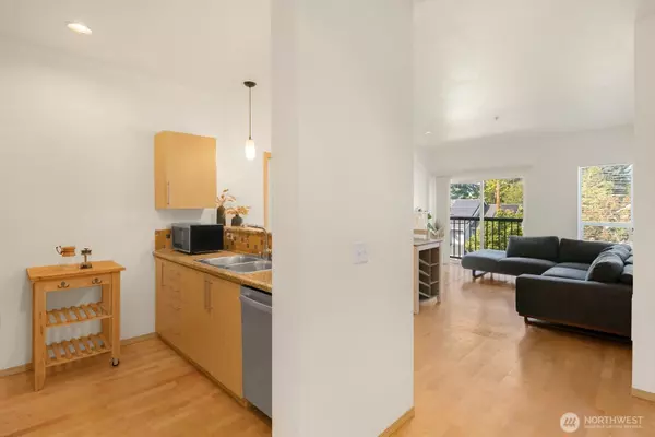 Seattle, WA 98103,424 N 85th St #411