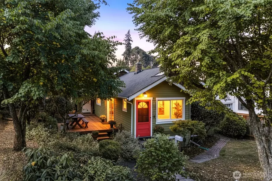 3259 47th AVE SW, Seattle, WA 98116