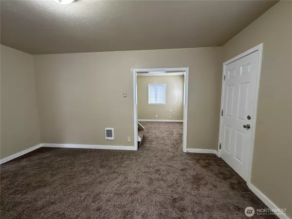 Longview, WA 98632,329 24th ST
