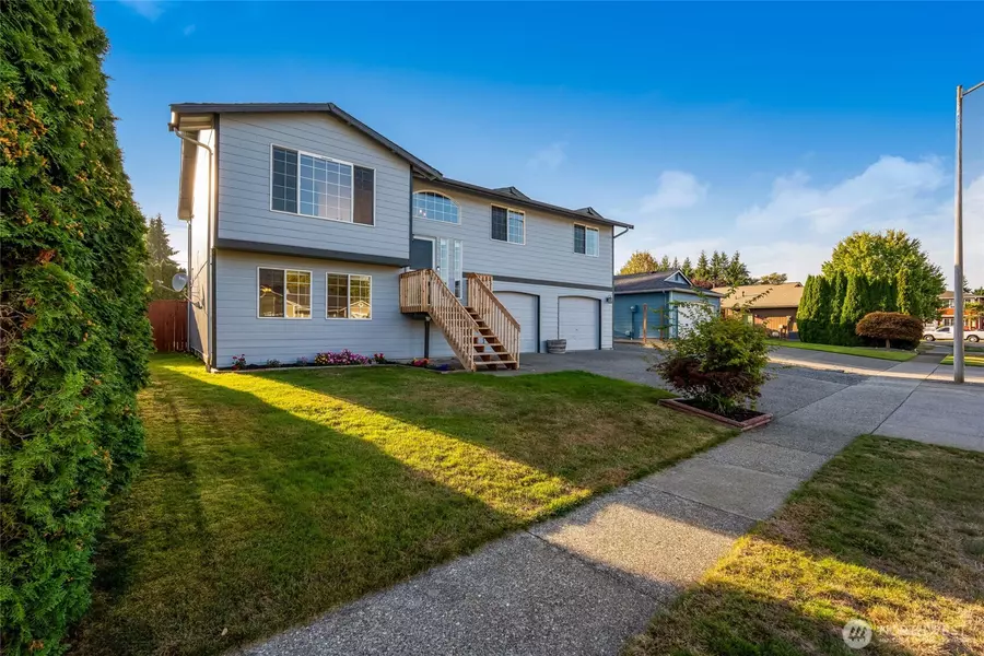 13820 51st DR NE, Marysville, WA 98271
