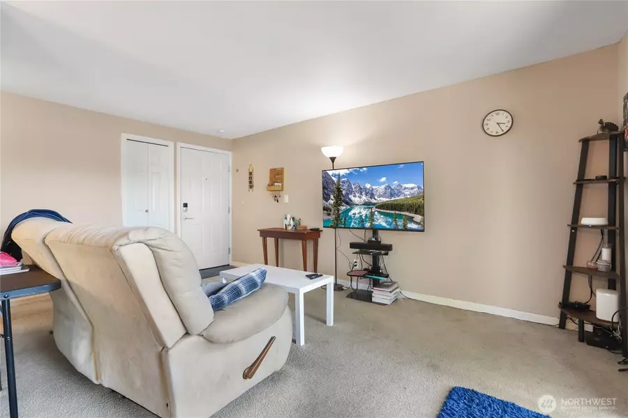 690 NW Atalanta WAY #C102, Oak Harbor, WA 98277