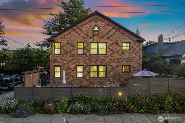 Seattle, WA 98103,4915 Linden AVE N