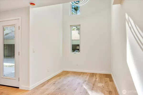 Redmond, WA 98052,6440 139th PL NE #1