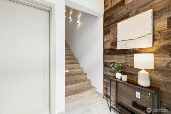 Bainbridge Island, WA 98110,744 Hanami LN NE