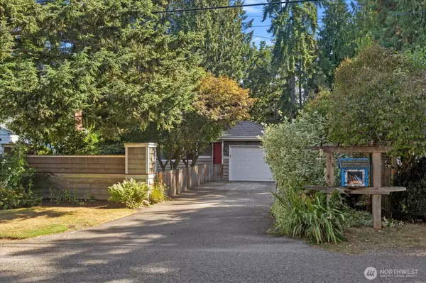 Seattle, WA 98117,8564 30th AVE NW