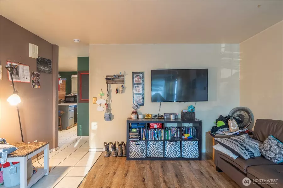 1221 S Lakeland DR, Moses Lake, WA 98837