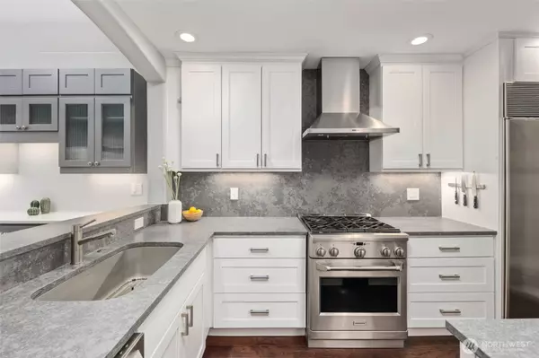 Seattle, WA 98116,1594 Alki AVE SW #302