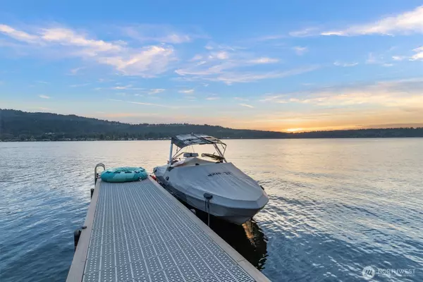 Sammamish, WA 98075,3829 E Lake Sammamish Shore LN SE