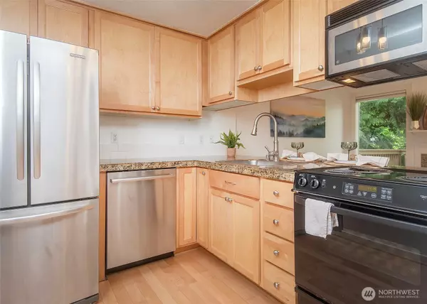 Seattle, WA 98119,301 W Raye ST #105