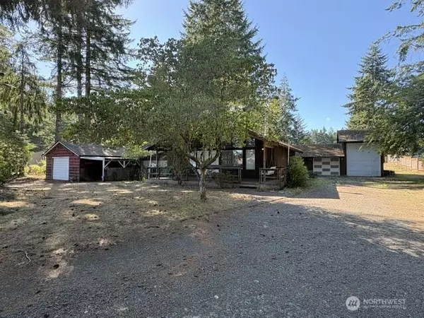 711 E Island Lake DR, Shelton, WA 98584