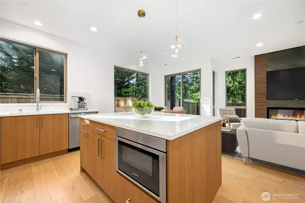 Kirkland, WA 98033,12911 NE 78th PL