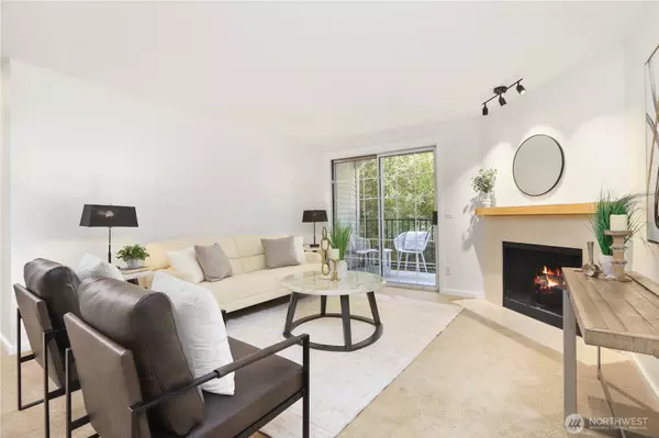 215 9th ST #D204, Kirkland, WA 98033