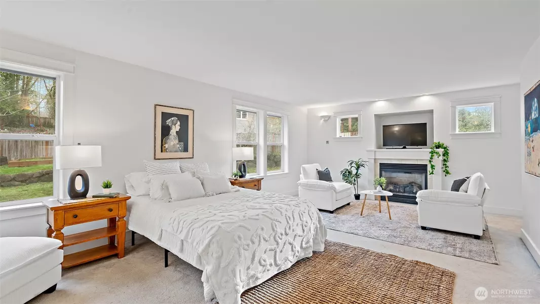 2372 Douglas DR NE, Bainbridge Island, WA 98110