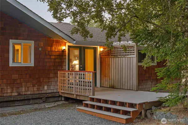 Friday Harbor, WA 98250,227 De Haro LN