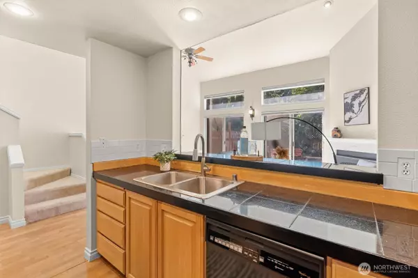 Kirkland, WA 98033,11805 NE 105th CT