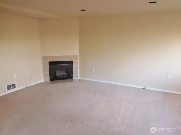 Seattle, WA 98119,214 W McGraw ST #205