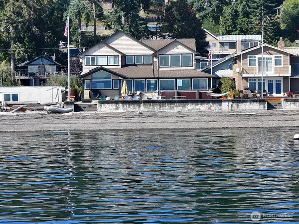 4913 Marshall RD, Clinton, WA 98236