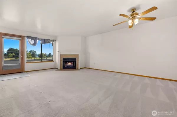 Snohomish, WA 98290,101 Pine AVE #105