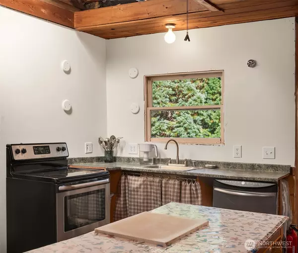 Vashon, WA 98070,10320 SW Cove RD