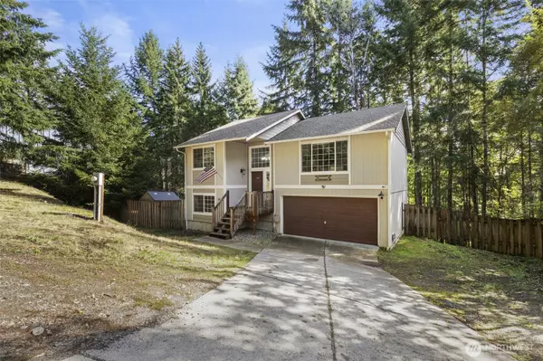 261 NE Jolly Roger LN, Belfair, WA 98528
