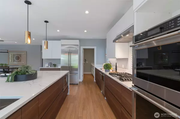 Seattle, WA 98115,2561 NE 85th ST