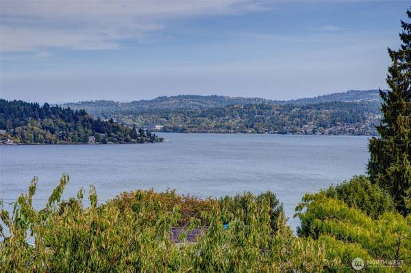 9804 63rd AVE S, Seattle, WA 98118