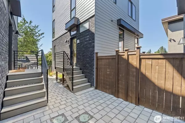 Seattle, WA 98115,7739 15th AVE NE #C