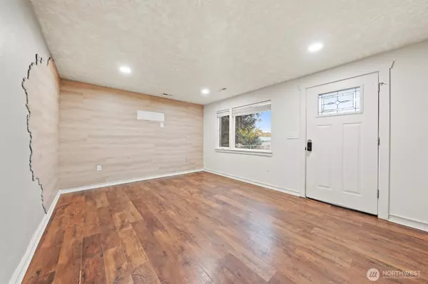 Moses Lake, WA 98837,406 E Walnut Ave