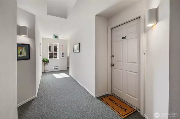 Edmonds, WA 98026,7207 210th ST SW #202