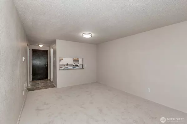 Everett, WA 98208,8911 Holly DR #207