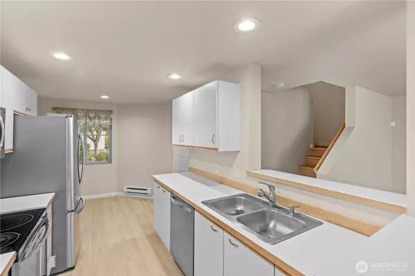 Kent, WA 98032,5509 S 237th PL #12-3