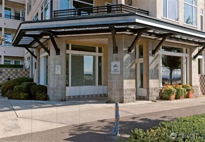 Seattle, WA 98121,2000 Alaskan WAY #255