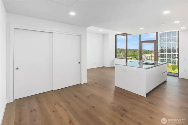 Bellevue, WA 98004,10232 NE 10th ST #807