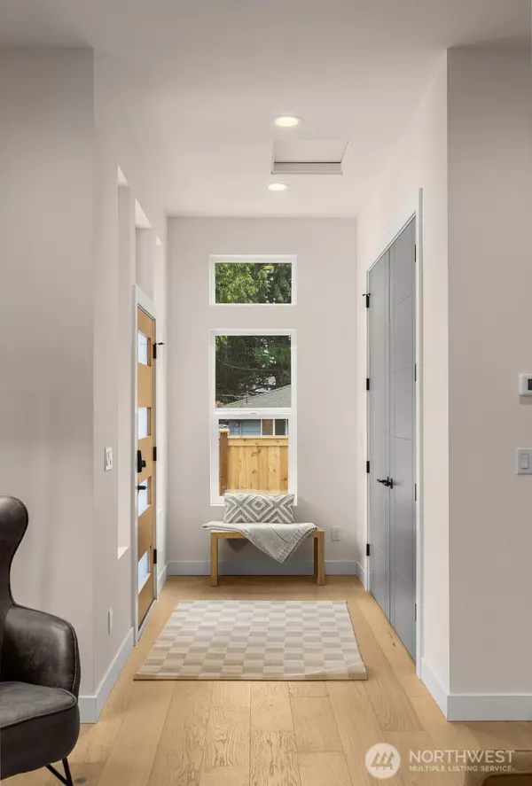 Seattle, WA 98116,2727 50th AVE SW