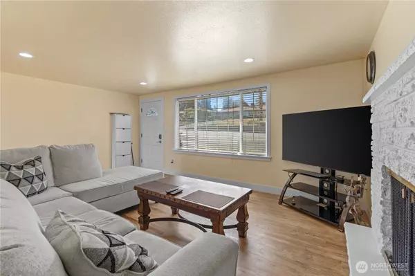 Seatac, WA 98188,17916 Military RD S