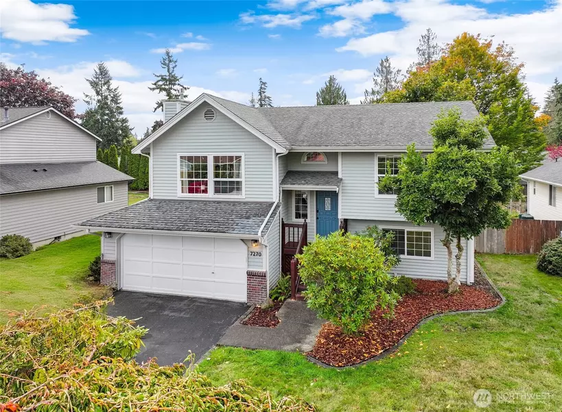 7270 E Raintree LN, Port Orchard, WA 98366