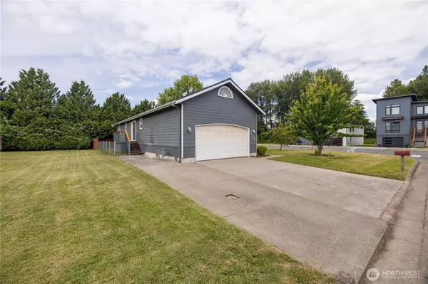 Sumas, WA 98295,111 Jefferson CT