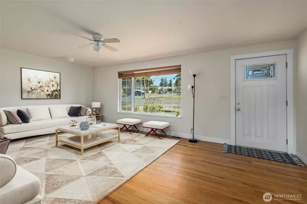 Oak Harbor, WA 98277,381 NE Queets ST