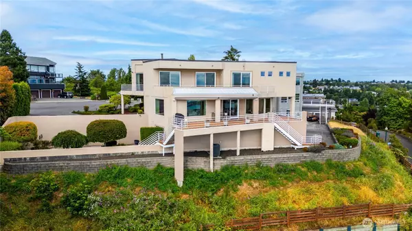 Tacoma, WA 98422,3202 Loma CT NE